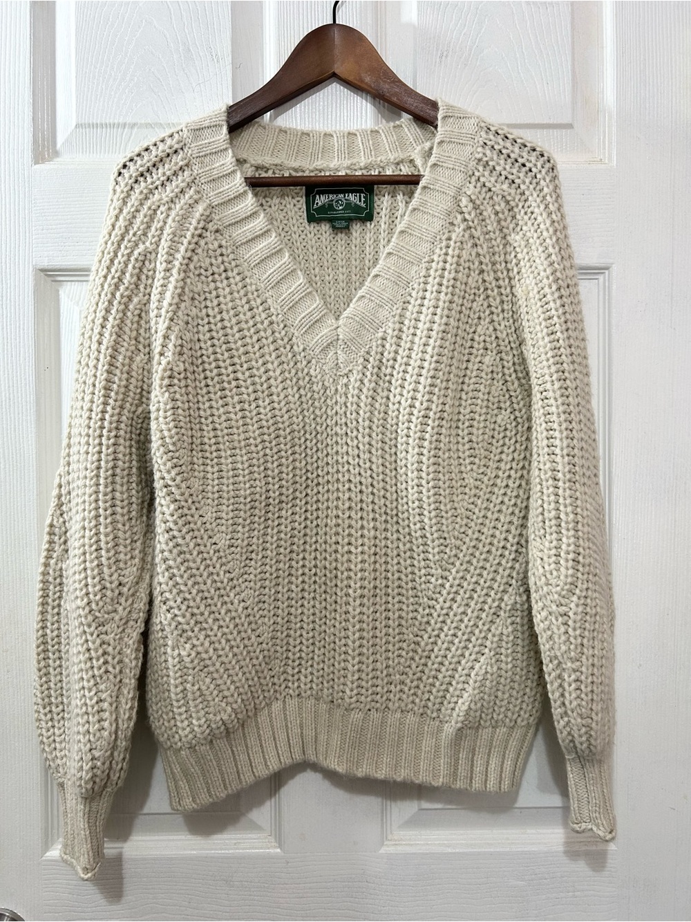 American Eagle Chunky Knit Sweater Women's S Cream Oversized V-Neck Fisherman